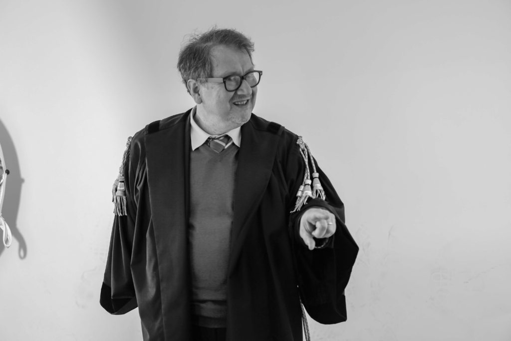 Lo studio legale dell’avvocato penale Bologna Sergio Armaroli svolge sia attività giudiziale che stragiudiziale globale ed esaustiva: indagini difensive anche preventive, consulenza orale e scritta, redazione e deposito atti giudiziari (memorie, atti di appello, querele, ecc.), redazione pareri, partecipazione a udienze dibattimentali ed in camera di consiglio fino all’emissione della sentenza e nella fase esecutiva, Lo studio legale dell’avvocato penale Bologna Sergio Armaroli svolge sia attività giudiziale che stragiudiziale globale ed esaustiva: indagini difensive anche preventive, consulenza orale e scritta, redazione e deposito atti giudiziari (memorie, atti di appello, querele, ecc.), redazione pareri, partecipazione a udienze dibattimentali ed in camera di consiglio fino all’emissione della sentenza e nella fase esecutiva, esperto bologna